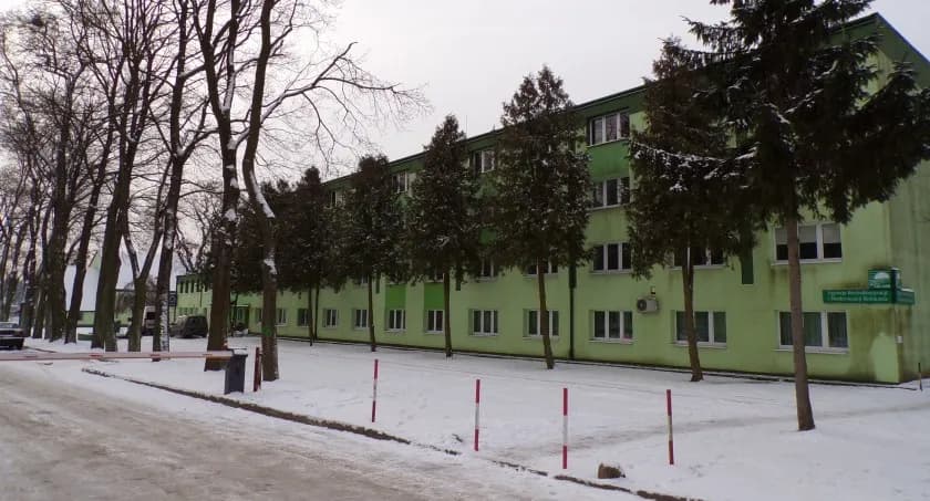 Kto płaci za dom samotnej matki? Zasady finansowania pobytu