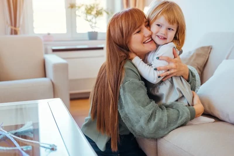 Czy samotna matka może adoptować dziecko? Prawa i możliwości